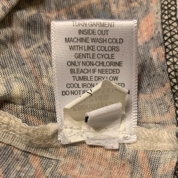 Live and Let Live Petite Top - Picture 6 of 7